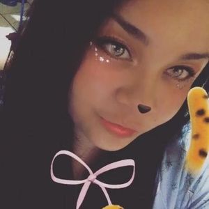 Meet your Posher, Dee